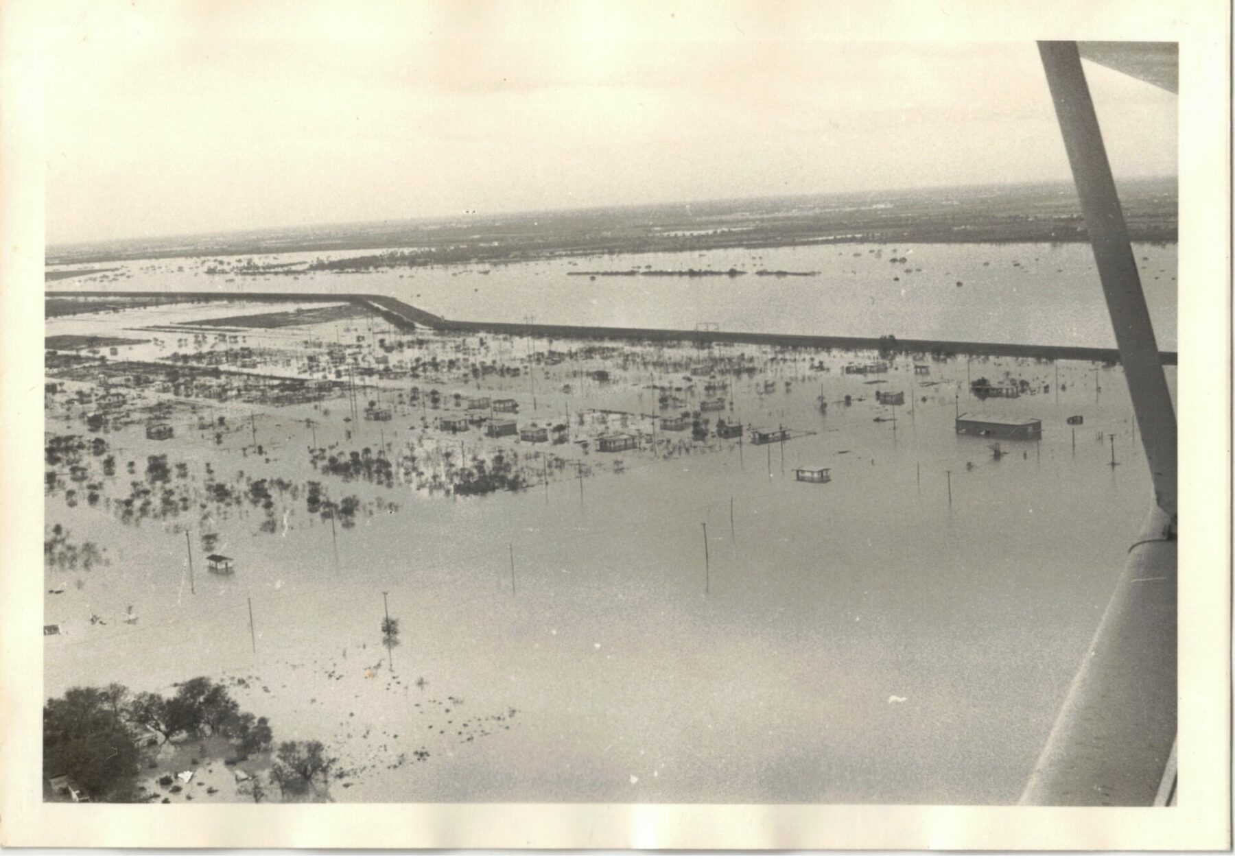 An overhead, black and white photo of a community on the border